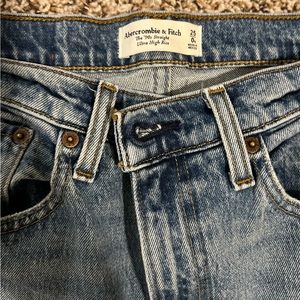 Abercrombie and Fitch straight jeans. Size 25